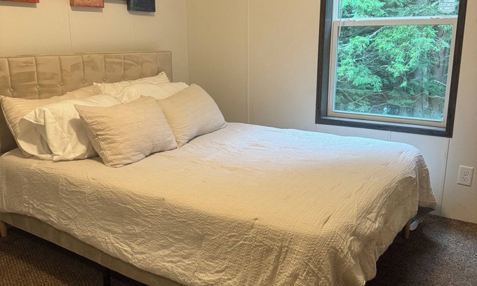 Dagus Mines House | Charming 2-bedroom house in Kersey with WiFi and AC