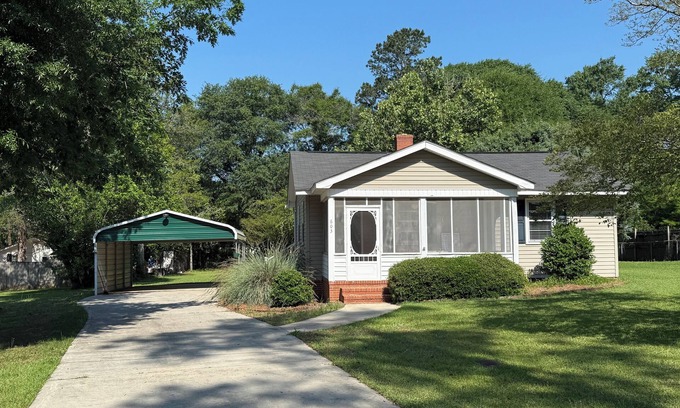 Perry House | Charming 2-bedroom house in Perry with AC, WiFi
