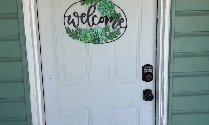 Hitchcock House | Charming 2-bedroom, pet-friendly house in Hitchcock with Wi-Fi and AC
