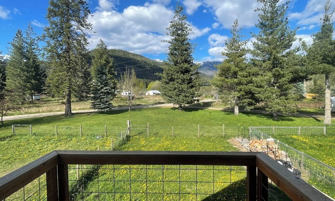Clark Fork House | Charming 2-bedroom retreat Chalet Soleil au Lake Pend Oreille!