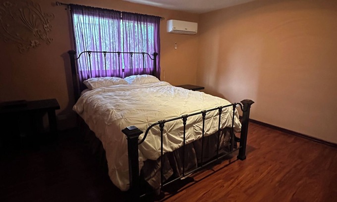 Heredia House | Charming 2-bedroom townhome in welcoming Heredia with WiFi, AC in walkable town