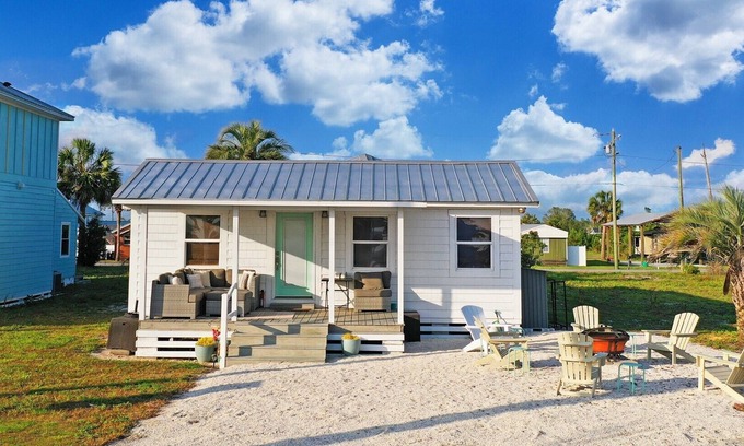 Mexico Beach House | Charming 2-bedroom house in peaceful Mexico Beach -GORGEOUS sunsets