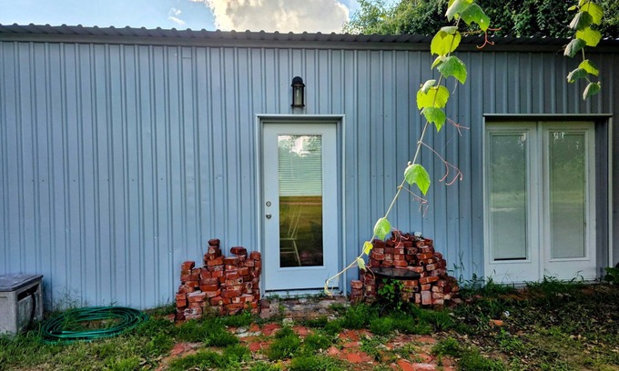 Morgan Mill House | Charming 2-bedroom barndominium in marvelous Stephenville with AC, WiFi