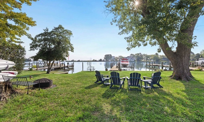 Stevensville Cottage | Charming 2-bedroom waterfront cottage in peaceful Stevensville with AC, WiFi