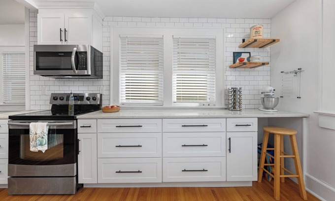 Terre Haute House | Charming 2 bedroom home centrally located near ISU and Rose Hulman