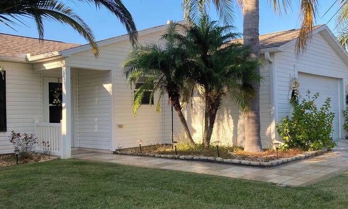 Duval House | Charming 2-bedroom house with AC, WiFi in awesome The Villages