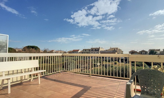 Carnon-Plage Apartment | "Charming 2-BR Apt with Terrace, Garage, Near Beach and Port"