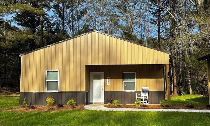 Meridian House | Charming 2-BR house in country setting; close to Meridian. Pet friendly/AC/WiFi