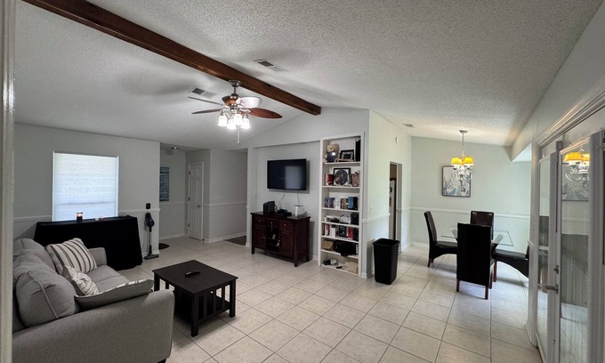 Callaway House | Charming 2-guest house in serene Panama City with WiFi, AC