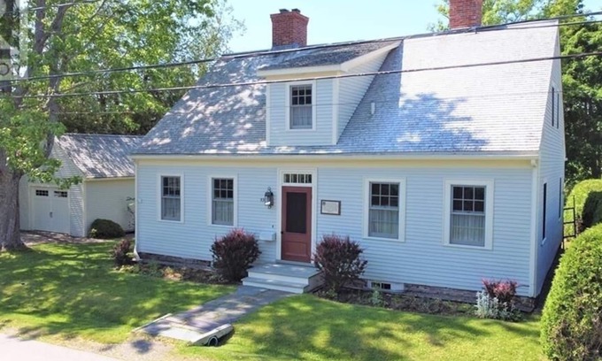 St. Andrews House | Charming 200 year-old Cape Cod in Downtown St. Andrew’s by-the-Sea