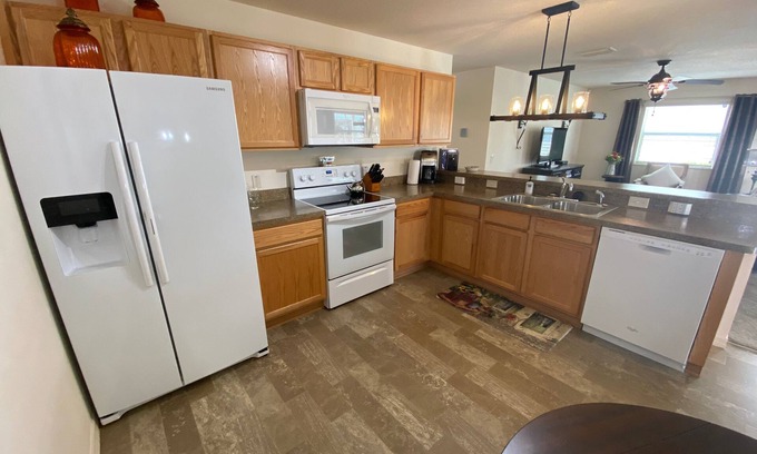 Dunedin House | Charming 2BR/2BA Rental in The Villages: Relax in Style in Dunedin