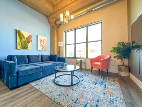 Near South Side Apartment | Charming 2BR Apartment with Skyline view, Optional Parking & Gym Access Near McCormick Place, Lakefront and Soldier Field