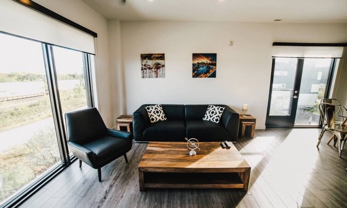 Winnipeg Apartment | Charming 2BR Apt Close to Assiniboine Park and Zoo
