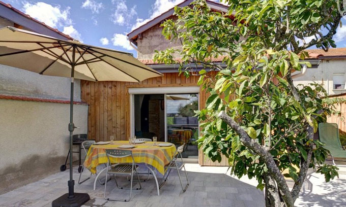 Balbigny Cottage | Charming 2BR Cottage with Terrace, Games Room, and BBQ in Balbigny
