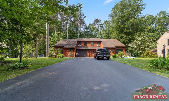 Malta House | Charming 2BR Townhome – Minutes to Saratoga & Nature