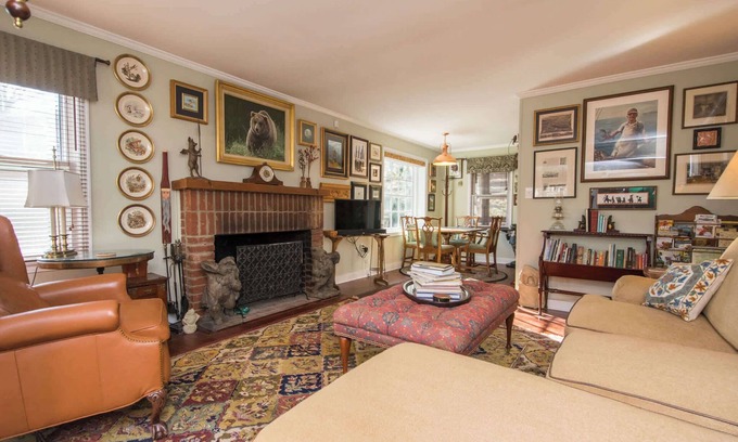 Royal Pines House | Charming 2BR w/Spacious Yard Near Lake Juian