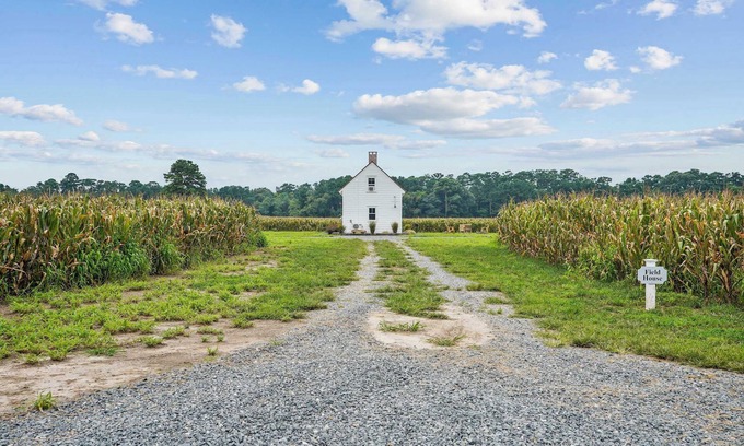 Locustville Cabin | Charming 2BR with Fire Pit on Farm - 10 Min to Wharf