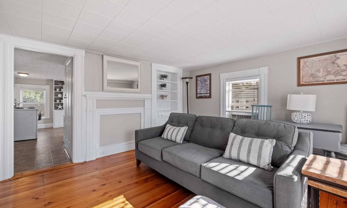 Exeter Apartment | Charming 2nd Flr Large 1 Bed -Short to Midterm