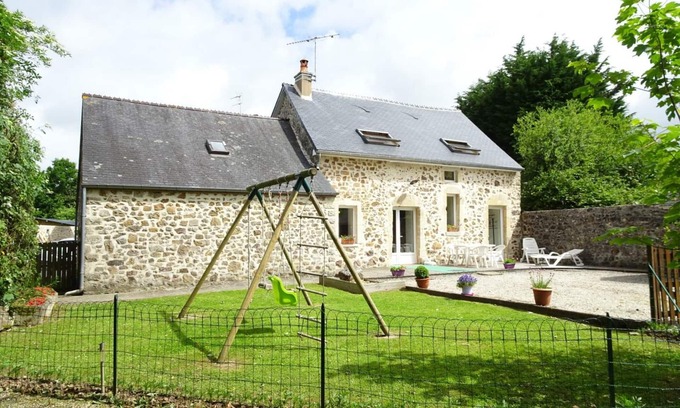 Tamerville Cottage | Charming 3-Bed Cottage in Tamerville with Fireplace, Garden, and WiFi