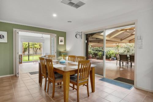 Werribee House | Charming 3-Bed Family Home with Amazing Garden