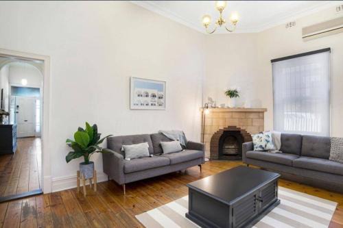 Exeter House | Charming! 3 Bed Garden by Beach