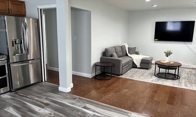 Dearborn Heights House | Charming 3-bedroom house in Dearborn Heights with AC, WiFi