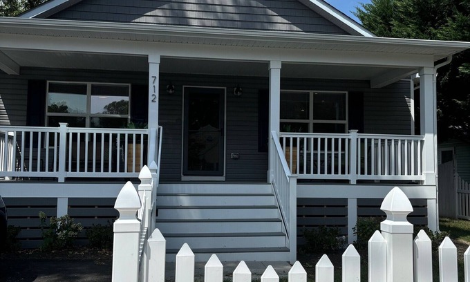 Issue House | Charming 3-bedroom house with WiFi, AC in delightful Colonial Beach