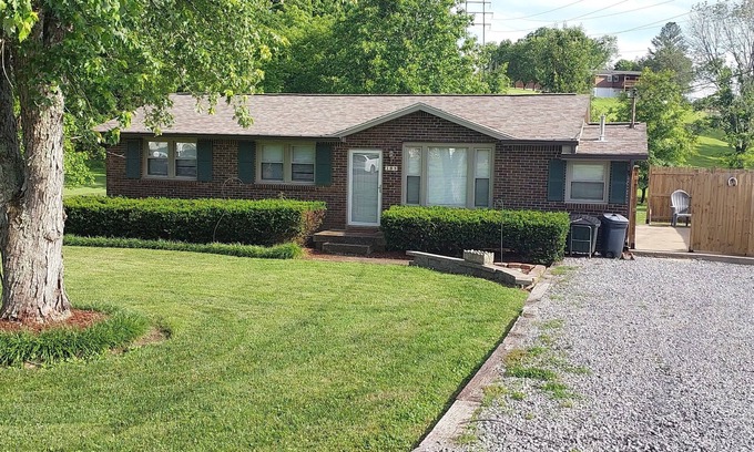 Hendersonville House | Charming 3-bedroom house with private patio, 20min to dwntn Nashville/Airport