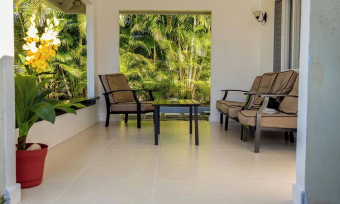 St. Ann's Bay House | Charming 3-bedroom house with WiFi, pool, gym and private beach in St. Ann
