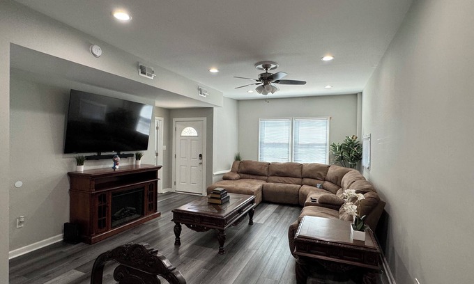 Bayville Apartment | Charming 3 Bedroom, 1 Bath, Ground floor, 2 blocks from Ocean Gate Beach