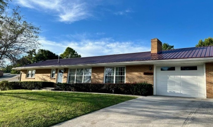 Haven Heights House | Charming 3 bedroom, 2 bath house, centrally located in Radford. Family friendly