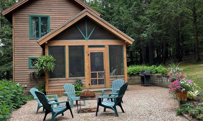 Swanzey Cabin | Charming 3 bedroom 2 bath Lakeside Cabin on Pristine Swanzey Lake