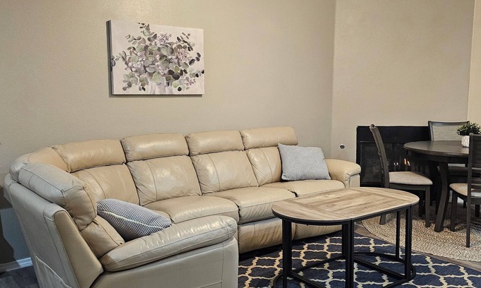 Rio Rancho Apartment | Charming 3-bedroom apartment in enchanting Rio Rancho with AC, WiFi