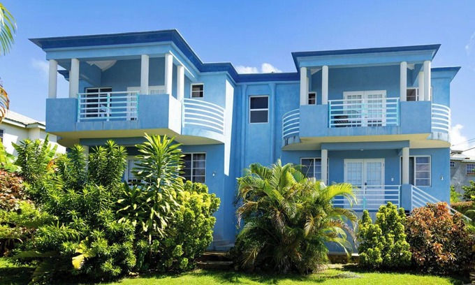 Deanes Condo | Charming 3-bedroom apartment with AC and WiFi, 10 minutes to the beach St. James