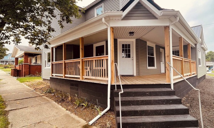 Dalton Apartment | Charming 3-bedroom apartment in cool Dalton with AC, WiFi