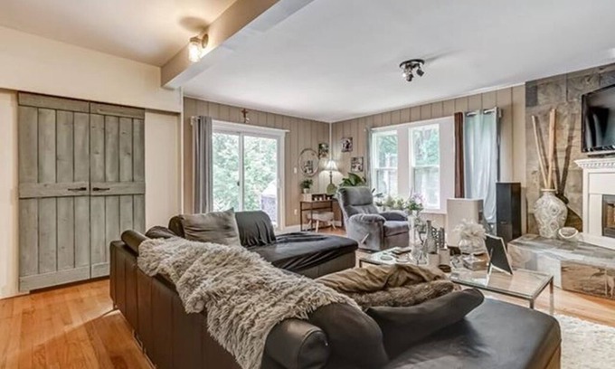 Aylmer House | Charming 3-bedroom bungalow in delightful Gatineau with AC, WiFi