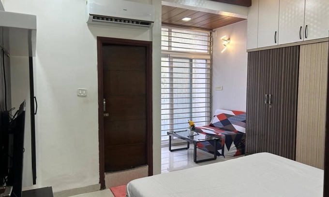 Indore House | Charming 3-bedroom bungalow with AC and WiFi in Indore