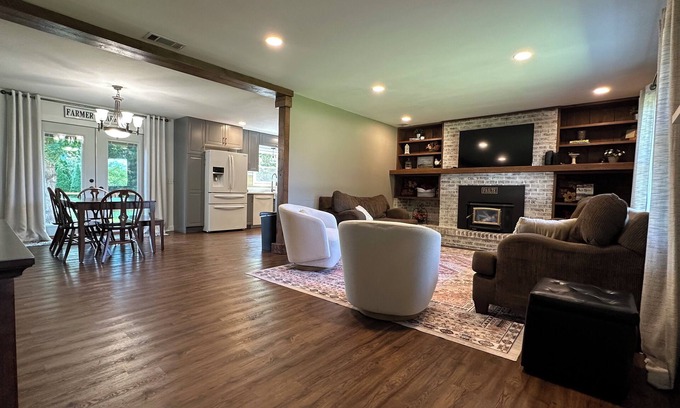 Brownsburg Cottage | Charming 3-bedroom Country Cottage in Beautiful Brownsburg, IN!