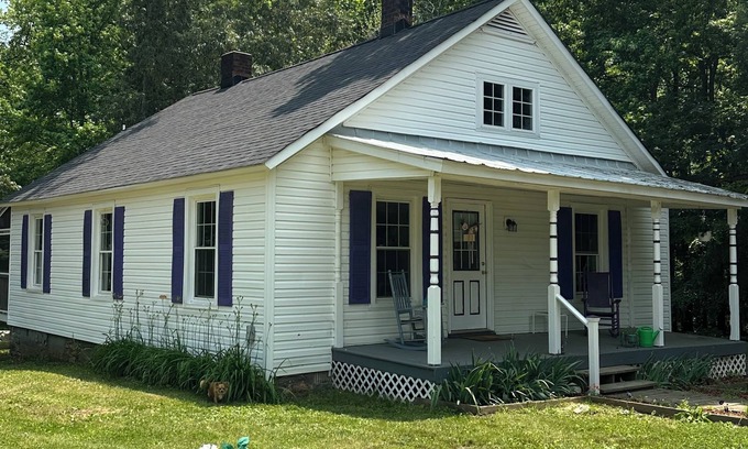 Bremo Bluff Cottage | Charming 3-bedroom cottage in Cumberland with private lake access