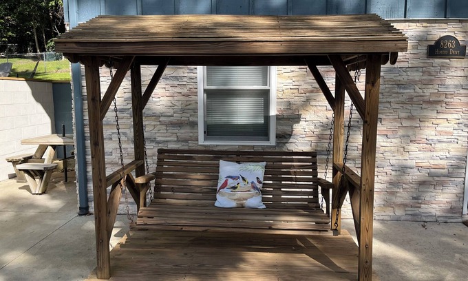Monticello House | Charming 3-bedroom house across from Lake Freeman