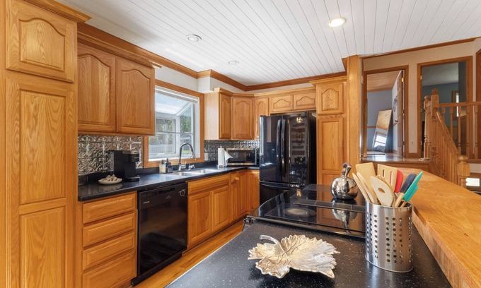 Plainfield House | Charming 3-bedroom house in fantastic Plainfield, 10 min to Naperville