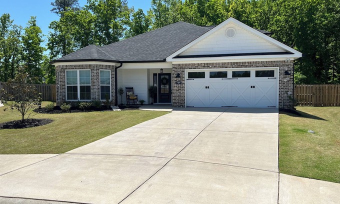 Grovetown House | Charming 3-bedroom house available during Masters in Grovetown with AC and WiFi.