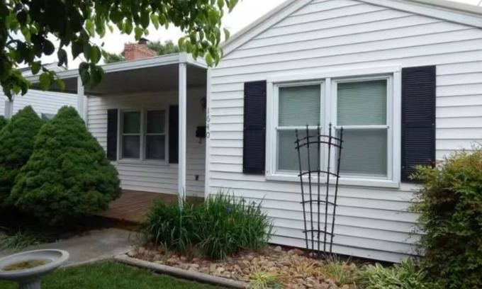Kingsport House | Charming 3-bedroom house in Kingsport with AC, WiFi. Enjoy your stay