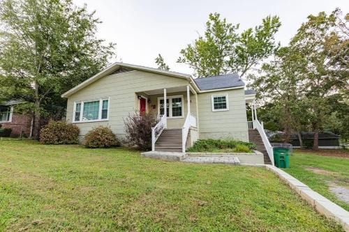 Rossville House | Charming 3-Bedroom Home in Rossville, GA - Family Retreat