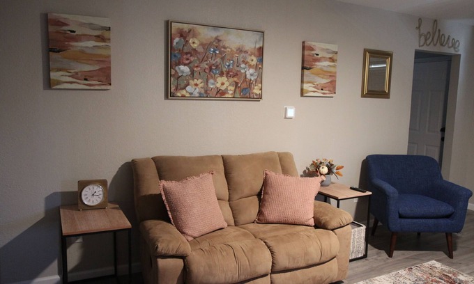 Carlsbad House | Charming 3 Bedroom House for the whole family near National and State Parks!