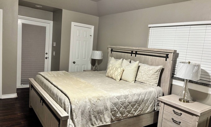 Del City House | Charming 3-bedroom house with AC, WiFi in Del City