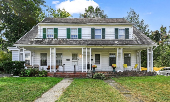 Newburgh House | Charming 3-bedroom house with WiFi, AC in marvelous Hudson Valley.