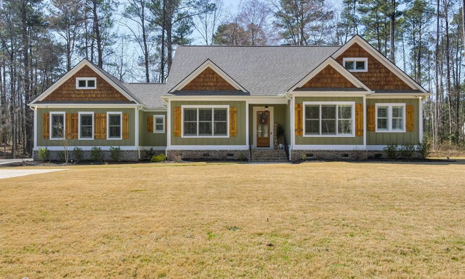 Appling House | Charming 3-bedroom house in amazing Appling with outdoor kitchen, WiFi