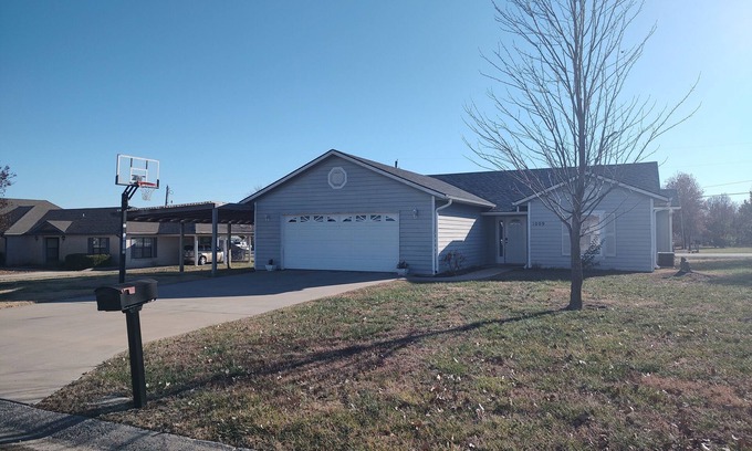 Iola House | Charming 3-Bedroom House in Iola
