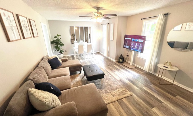 Columbia House | Charming 3 bedroom house in delightful Irmo with AC, WiFi
